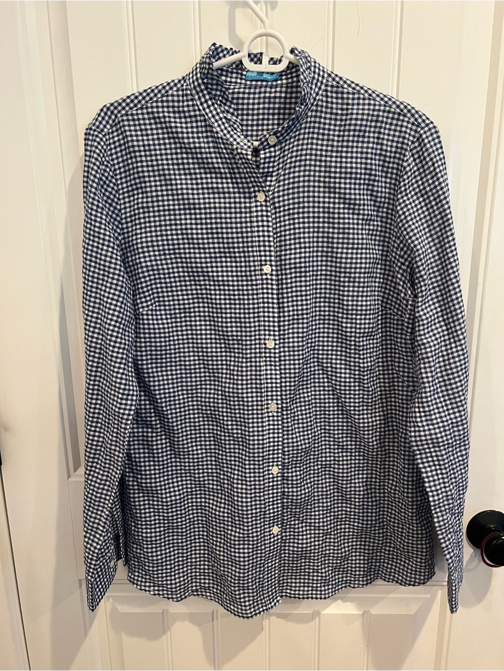 J. McLaughlin Navy and White Gingham Button front shirt, medium preppy coastal